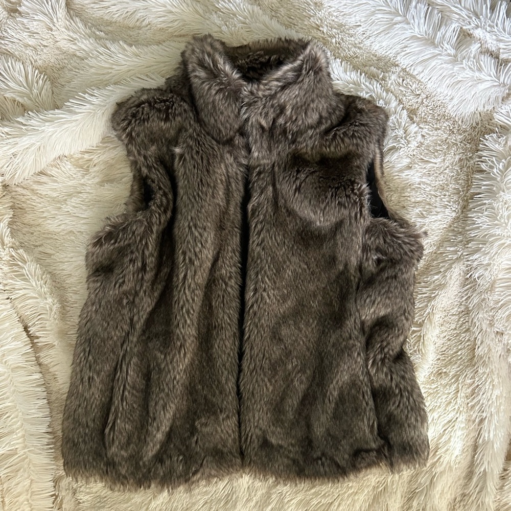 Beautiful Banana Republic faux fur vest